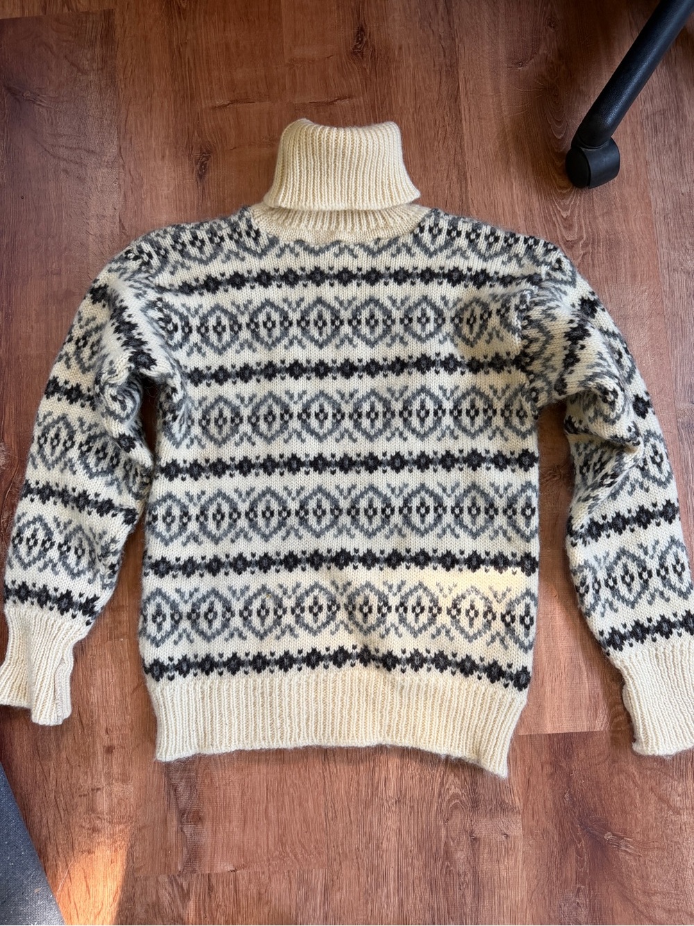 Vintage Icelandic Handmade 100% Wool Sweater